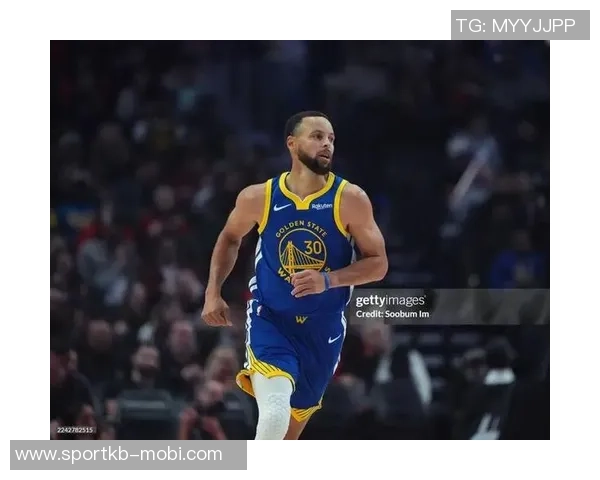 桑托斯盛赞库里无球跑动如引力场吸引所有人注意力的神奇魅力 桑托斯盛赞库里无球跑动如引力场吸引所有人注意力的神奇魅力